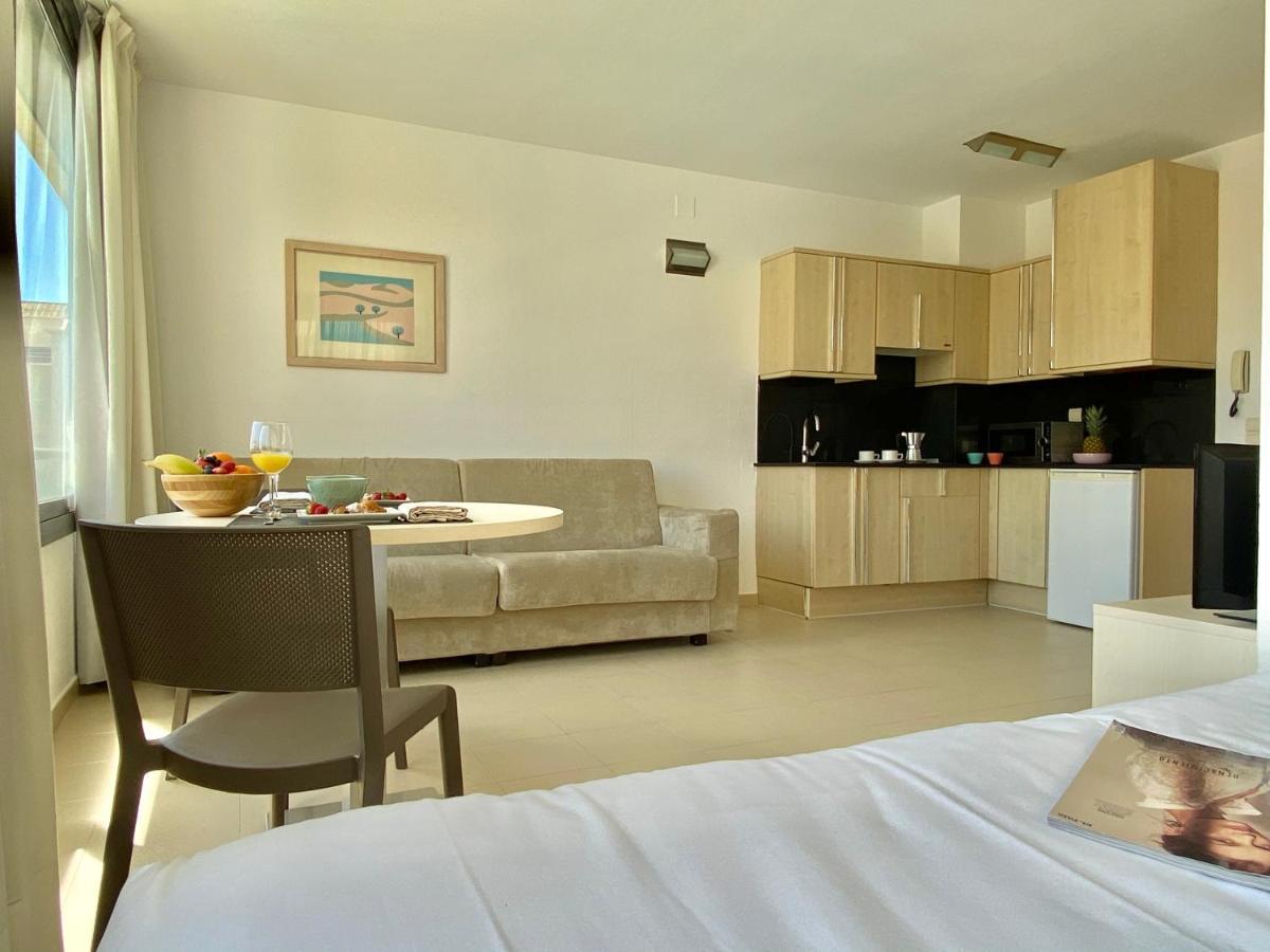 Atenea Park Suites & Apartments Vilanova i la Geltrú Exterior foto