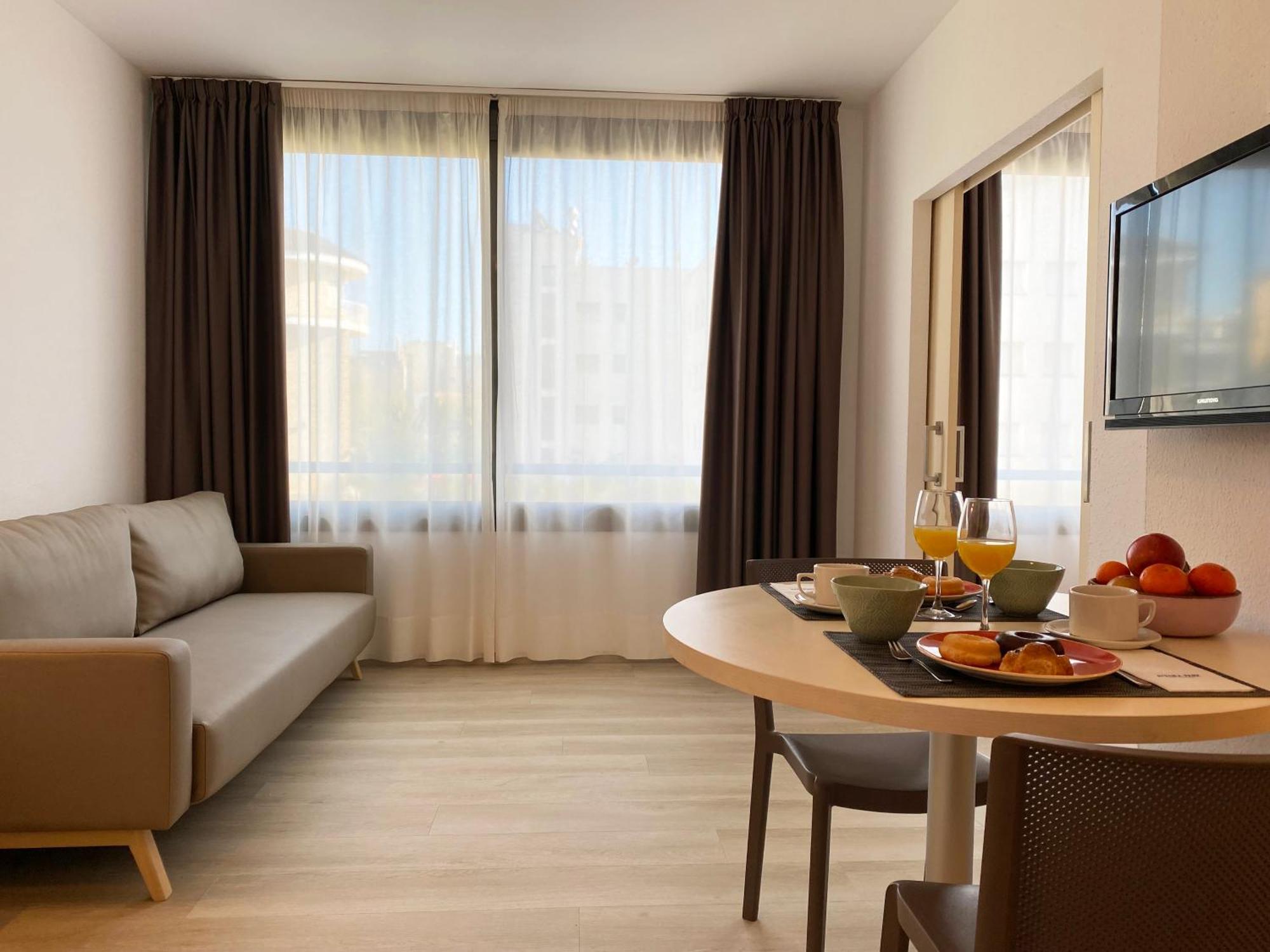 Atenea Park Suites & Apartments Vilanova i la Geltrú Exterior foto